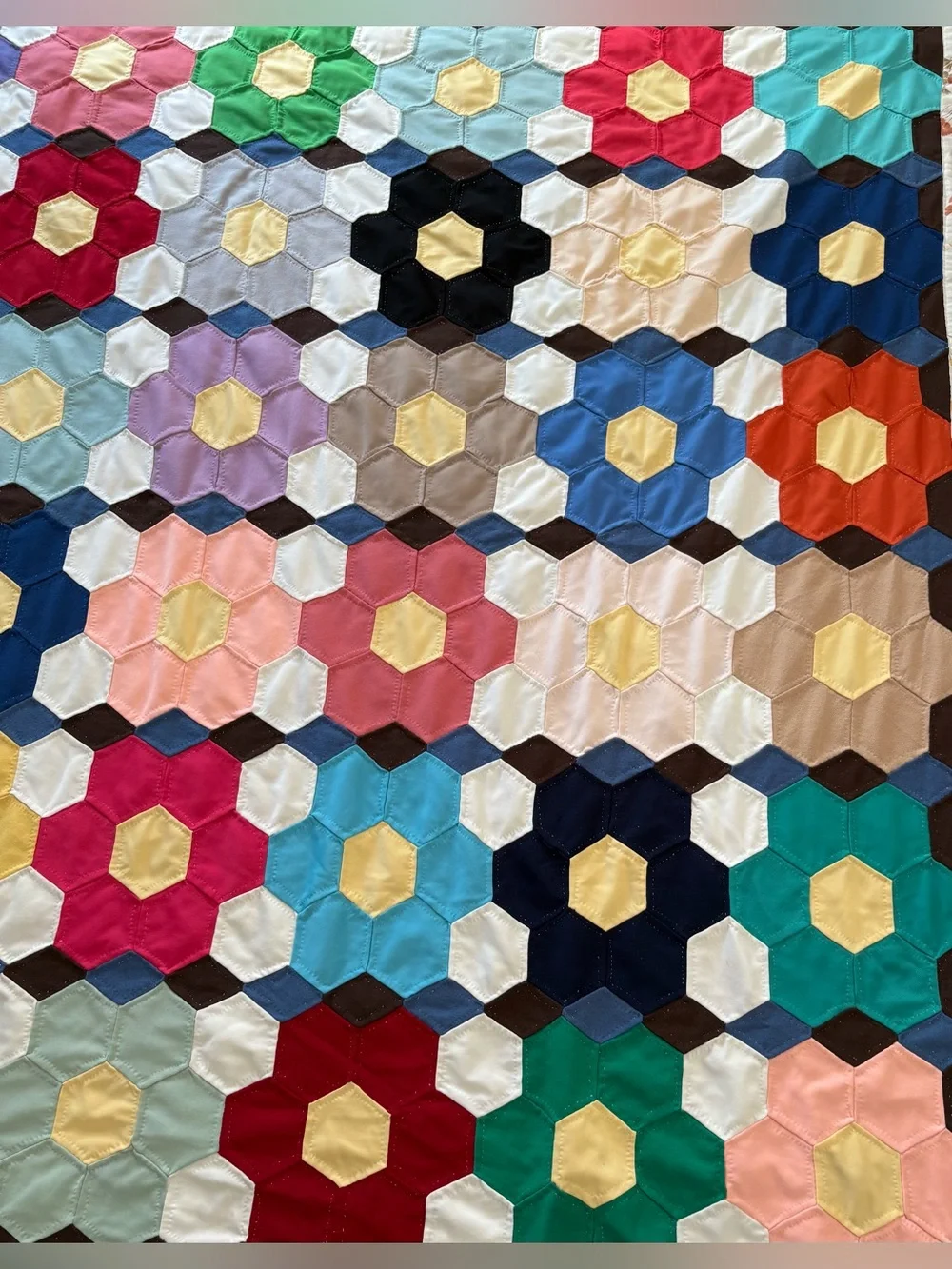 Vintage Retro Grandmother's Flower Garden Hand Sewn Polyester Quilt
